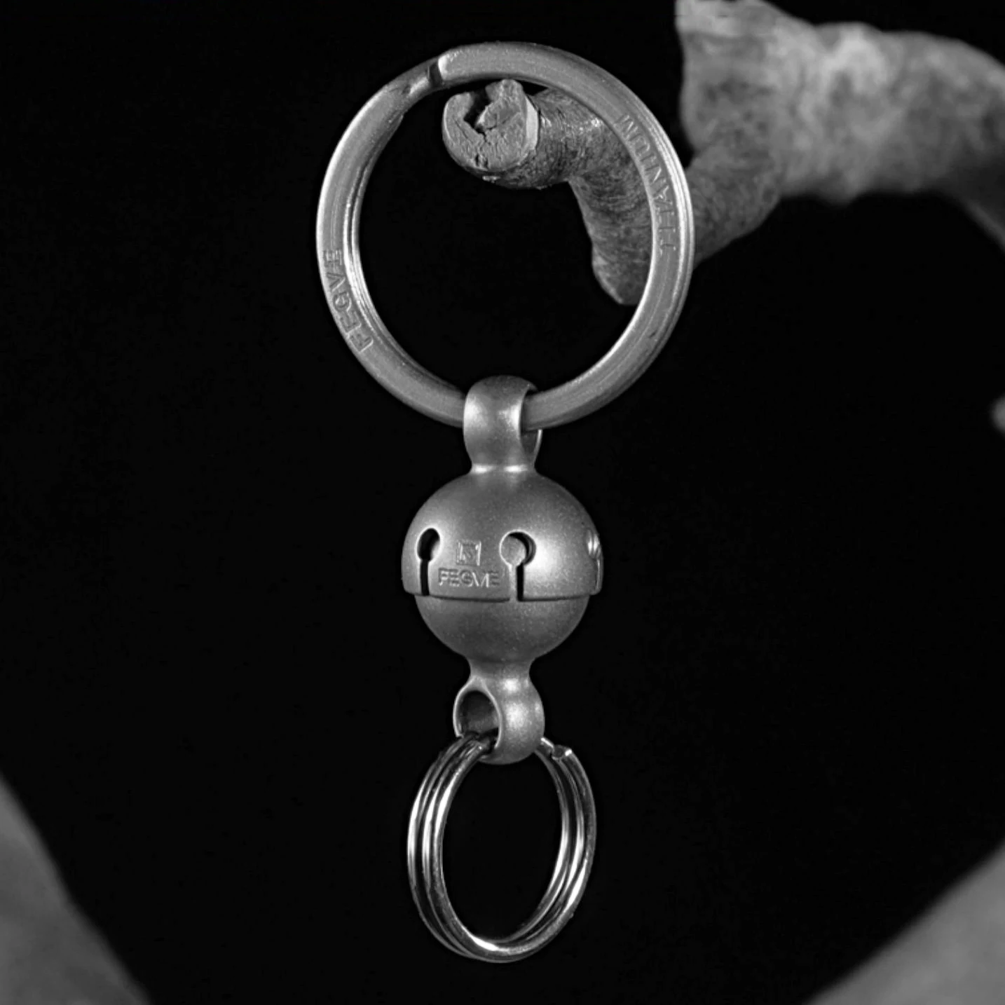 360° Titanium Key Chain Men Wo - Mens Xmas Fashion 评论和价格
