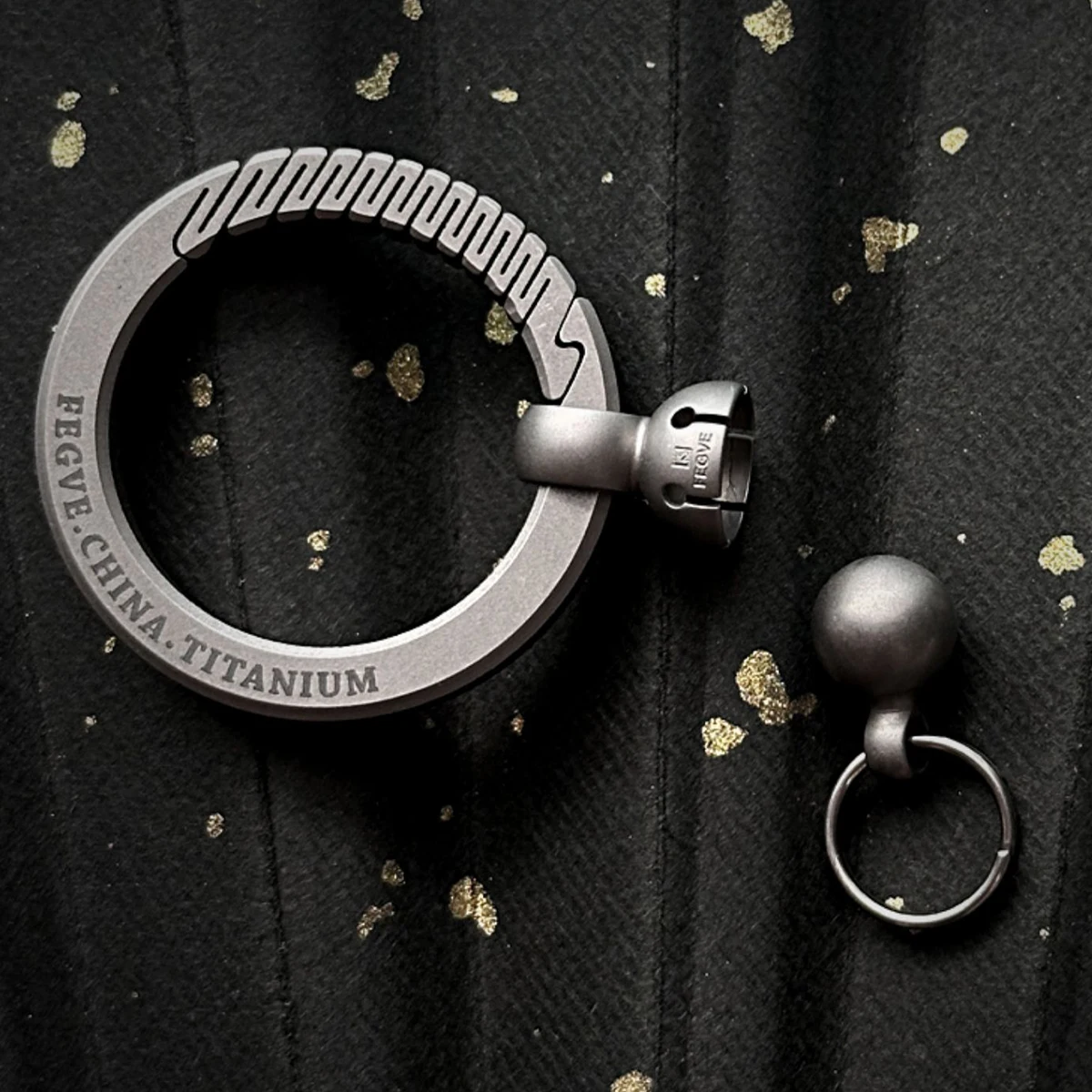 360° Titanium Key Chain Men Wo - Mens Xmas Fashion 评论和价格