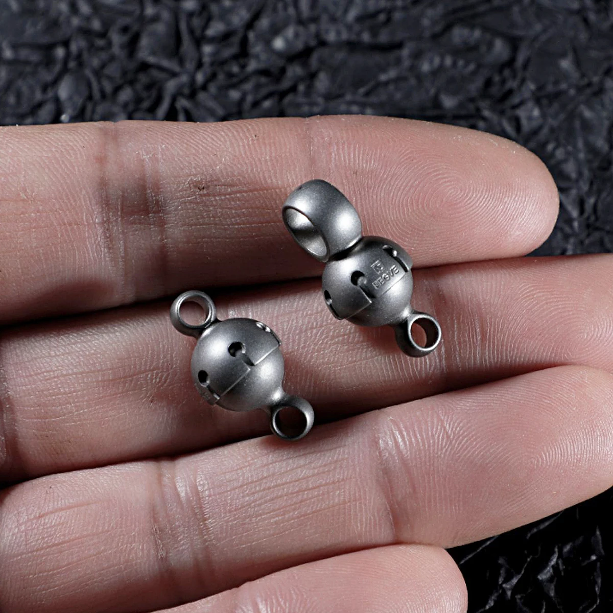 360° Titanium Key Chain Men Wo - Mens Xmas Fashion 评论和价格